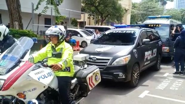 Polisi mengawal ketat proses pelimpahan tahap 2 Ratna Sarumpaet.
