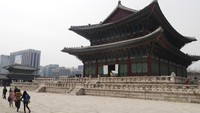 Korea Tourism Organization (KTO) telah membuat daftar 10 objek wisata paling diminati di Korea selama 2018. Salah satunya Istana Gyeongbokgung di Seoul (Kurnia/detikTravel)
