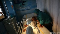Dinas Kesehatan DKI Jakarta menetapkan ibu kota berstatus waspada kasus demam berdarah dengue (DBD) Kepala Dinas Kesehatan DKI Widyastuti menyatakan, penetapan status itu lantaran angkanya terus meningkat di bulan ini.