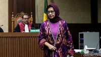 Tahun 2019, Karen mendapatkan vonis 8 tahun penjara dan denda Rp 1 miliar subsider 4 bulan kurungan. Mantan bos Pertamina itu disebut bersalah karena melakukan tindak korupsi di blok Basker Manta Gummy (BMG) milik ROC Oil Limited Australia. Sementara ditingkat kasasi, MA membebaskan Karen pada 9 Maret 2020 lalu. Ari Saputra/detikcom.