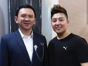 Berjas Rapi, Ahok Pemotretan Prewedding?