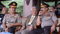 Potret saat Awaloedin berbincang dengan dua mantan wakapolri. Di sebelah kanannya duduk Komjen (Purn) Oegroseno. Di sebelah kirinya ada Komjen (Purn) Budi Gunawan.