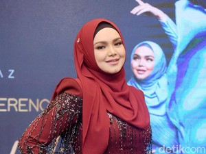 Wajah Tanpa Makeup Siti Nurhaliza Saat Umrah Bikin Netizen Terpana