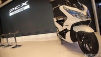 PT Astra Honda Motor (AHM) resmi meluncurkan motor skuter listrik (skutik) PCX Elctric untuk pasar Indonesia.
