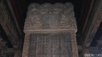 Tapi Kangxi berbeda, ia membuat batu prasasti di Beijing. Sebagai persembahan terbaik, batu prasasti tersebut memiliki berat 30 ton. (Bonauli/detikTravel)