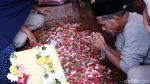 Perpisahan Sang Suami dengan Saphira Indah