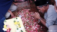 Ayah Saphira seakan tak percaya anaknya itu sudah meninggal.