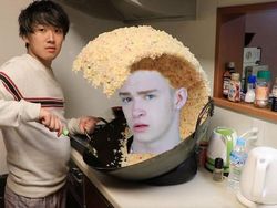 Kocak! Pria Masak Nasi Goreng Jadi Korban Editan Photoshop