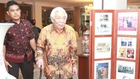 Selama mengabdi di kepolisian, Awaloedin menerima sejumlah penghargaan sebagai tanda jasanya di antaranya menerima Bintang Dharma, Bintang Bhayangkara, dan Bintang Mahaputra Adipradana.