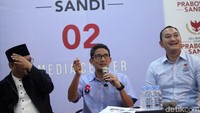 Ini cocok banget dengan apa yang dihadapi Mas Ahmad Dhani sekarang, Hadapi dengan Senyuman, kata Sandi di Media Center Prabowo-Sandi, Jalan Sriwijaya I, Kebayoran Baru, Jakarta Selatan, Kamis (31/1/2019).