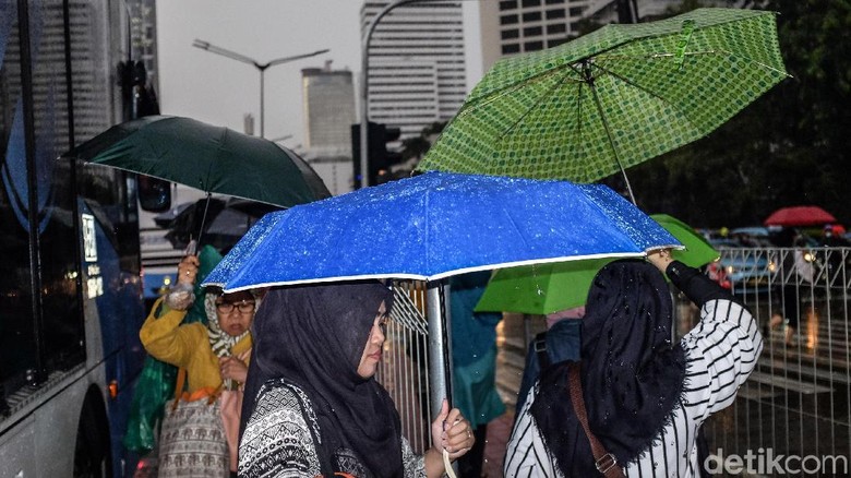 Jaksel dan Jaktim Diprediksi Hujan Sore Hari Jaksel dan Jaktim Diprediksi Hujan Sore Hari