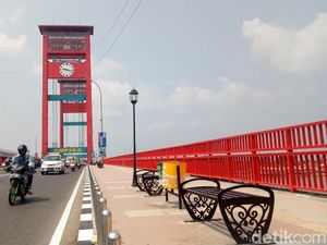 Miris! 13 Lampu Taman Jembatan Ampera Palembang Dirusak