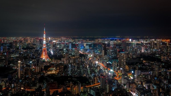 Kamu yang suka dunia malam, bisa nih berkunjung ke Roppongi, dimana kawasan ini dikenal sebagai distrik kehidupan malam paling populer di Tokyo. Di sini menawarkan beragam bar, restoran, dan klub malam untuk orang asing. Foto: Shutterstock. Kamu yang suka dunia malam, bisa nih berkunjung ke Roppongi, dimana kawasan ini dikenal sebagai distrik kehidupan malam paling populer di Tokyo. Di sini menawarkan beragam bar, restoran, dan klub malam untuk orang asing. Foto: Shutterstock.