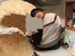 Kocak! Pria Masak Nasi Goreng Jadi Korban Editan Photoshop