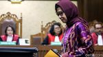 Gaya Serba Ungu Eks Dirut Pertamina Saat Jalani Sidang Perdana