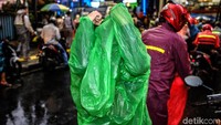 Armi mengatakan ada sejumlah wilayah yang berpotensi diterjang banjir. Selain beberapa daerah di Jawa, ada sejumlah daerah di Sumatera yang memiliki potensi itu.