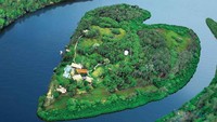 Meskipun kecil, pulau ini memiliki sejumlah fasilitas bintang lima yang hanya bisa didatangi oleh 22 orang (Makepeace/Sunset Coast Tourism)
