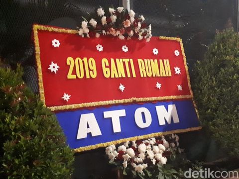 Ahmad Dhani, Kamu Dapat Karangan Bunga Lagi Nih!