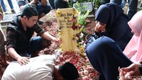Rasa kehilangan dan duka begitu terasa pada ayah dari Saphira Indah.