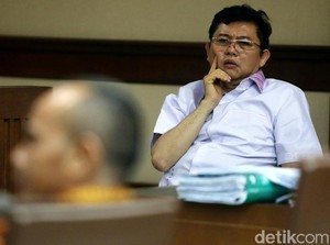 Lucas Jalani Sidang Vonis Kasus Bantu Pelarian Eddy Sindoro