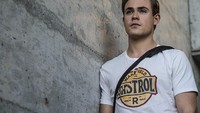 Meski bermain buruk dalam Power Rangers, Dacre Montgomery menunjukan kelasnya di Stranger Things dan membuat namanya masuk kandidat di peran Batman. Dok. Kimberly French
