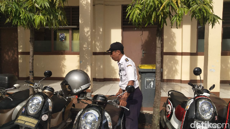 Siswa SMA Puji Pak Slamet yang Atur Motor Sesuai Warna: Penyuka Estetika Siswa SMA Puji Pak Slamet yang Atur Motor Sesuai Warna: Penyuka Estetika