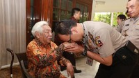 Awaloedin meninggal pada pukul 14.45 WIB di RS Medistra. Jenazah almarhum akan disemayamkan di auditorium PTIK, Kebayoran Lama, Jaksel. Sebelum dimakamkan di TMP Kalibata, jenazah akan sialatkan di auditorium PTIK pada Jumat (1/2). Tito akan memimpin langsung upacara penghormatan terakhir dalam pemakaman almarhum.