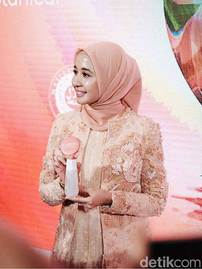 Di kesehariannya, Bella mengaku make up hanyalah pelengkap. Jika tidak ada keperluan pekerjaan atau shooting, ia jarang memakai make up. Foto: Silmia Putri/Wolipop