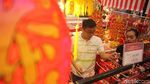Merah Merona Jelang Imlek di Pusat Perbelanjaan