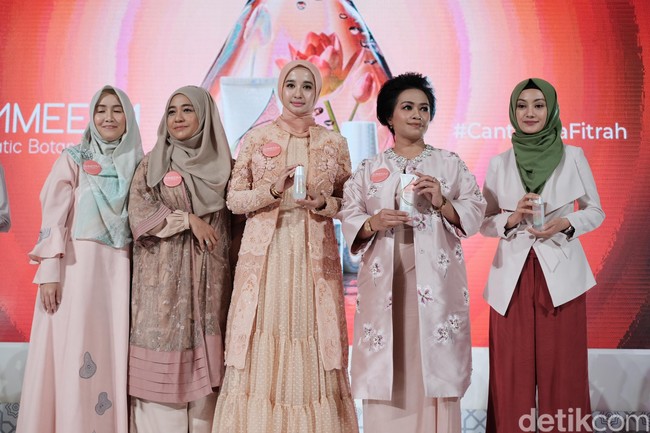 Prinsip Laudya Cynthia Bella tentang kecantikan ini sejalan dengan produk kosmetik halal yang baru diluncurkan yaitu Nameera Aquatic Botanical di bawah naungan PT Unilever Indonesia. Bella pun digandeng jadi brand ambassador. Foto: Silmia Putri/Wolipop
