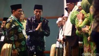 Sejumlah tokoh nasional pun turut hadir dalam acara harlah ke-93 NU tersebut diantaranya, ketua PBNU Said Aqil Siradj, Menteri Pemuda dan Olahraga Imam Nahrawi, Ketua PP Muslimat NU Gubernur terpilih Jawa Timur Khofifah Indar Parawansa, hingga Yenny Wahid.