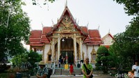 Wat Chalong berada di daerah Chalong, yang berjarak sekitar 10 km dari pusat Kota Phuket. (Syanti/detikTravel)