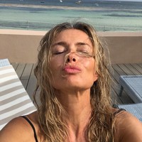 Aku merasa terganggu saat orang kehilangan ekspresinya. Aku tidak tertarik dengan perawatan injeksi (botox dan filler), ujar Paulina.  Foto: Instagram (@paulinaporizkov)