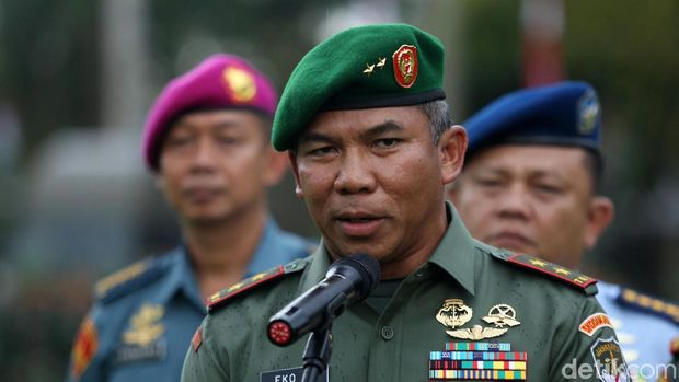 Mayjen TNI Eko Margiyono resmi menjabat sebagai Pangdam Jaya menggantikan Mayjen TNI Joni Supriyatno. Sertijab dilakukan di halaman Kodam Jaya, Jakarta.