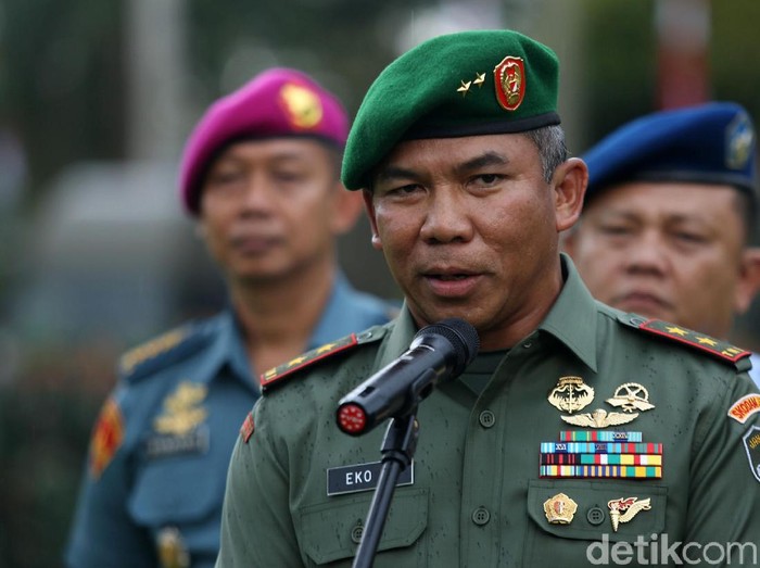 Mayjen TNI Eko Margiyono resmi menjabat sebagai Pangdam Jaya menggantikan Mayjen TNI Joni Supriyatno. Sertijab dilakukan di halaman Kodam Jaya, Jakarta.