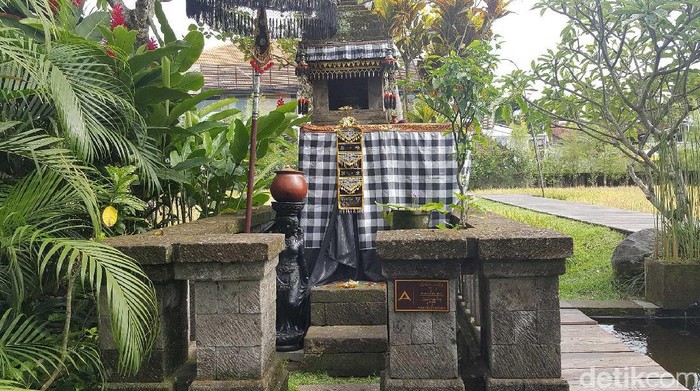 kain hitam putih bali