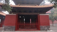Dulu kala, semua batu prasasti yang ingin diletakkan di kelenteng ini dibuat oleh warga lokal. Qufu memiliki banyak perngarajin dan batu bagus dari pegunungan. (Bonauli/detikTravel)