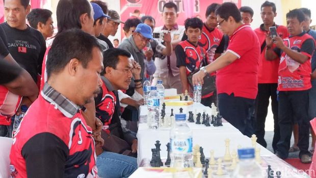 Kampanye ala Eks Grandmaster Utut: Main Catur Dikeroyok 12 Orang