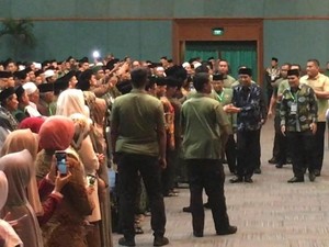 Berbatik Biru, Jokowi Hadiri Harlah Ke-93 NU di JCC Senayan