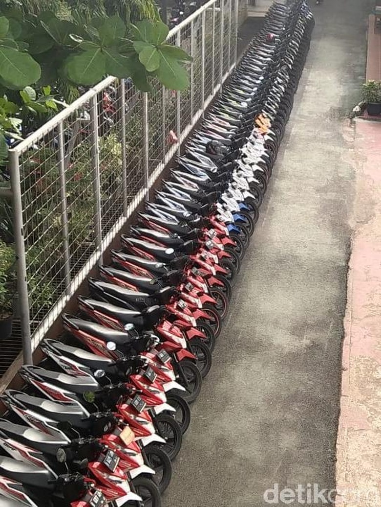 Inspirasi dari Pak Slamet yang Viral Atur Motor Sesuai Warna Inspirasi dari Pak Slamet yang Viral Atur Motor Sesuai Warna