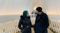 Dalam kesempatan tersebut, keduanya juga sempat masuk ke dalam Museum 11 September. Mereka pun juga sempat foto bareng di dalamnya (kartikaputriworld/Instagram)