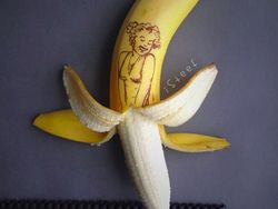 Seniman Sulap Kulit Pisang Jadi Karya Seni Keren