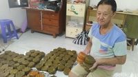 Kue Keranjang Legendaris Berbungkus Daun Pisang dari Semarang