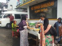 Gurih Renyah Bubur Opak yang Bisa Dimakan Berikut Wadahnya