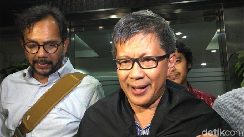 Penyidik Tanya Rocky Gerung Pengetahuannya soal Kitab Suci dan Fiksi Penyidik Tanya Rocky Gerung Pengetahuannya soal Kitab Suci dan Fiksi
