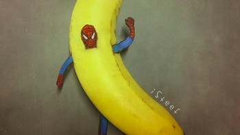Ia dikenal sebagai Banana Art alias seniman pisang. (Foto: instagram/Stephan Brusche)