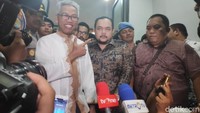 Terpidana kasus pelanggaran UU ITE, Buni Yani, dieksekusi ke Lapas Gunung Sindur. Buni Yani dibawa ke Gunung Sindur dari Kejari Depok.