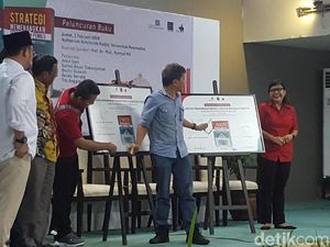 Di Launching Buku Denny Indrayana, Rocky Gerung Disapa Bos Akal Sehat