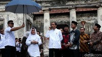 Benteng ini kondisinya rusak. Itu sebabnya, Jokowi lalu memerintahkan Menteri PUPR Basuki Hadimuljono untuk memperbaikinya (Rengga Sancaya/detikcom)
