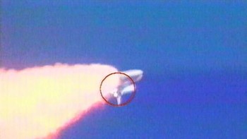 Melalui rekaman kamera, engineer NASA sebenarnya melihat insiden tersebut tapi tak sadar ada kerusakan yang disebabkannya. Foto: Getty Images